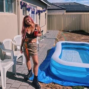 Meet your Posher, Stephanie